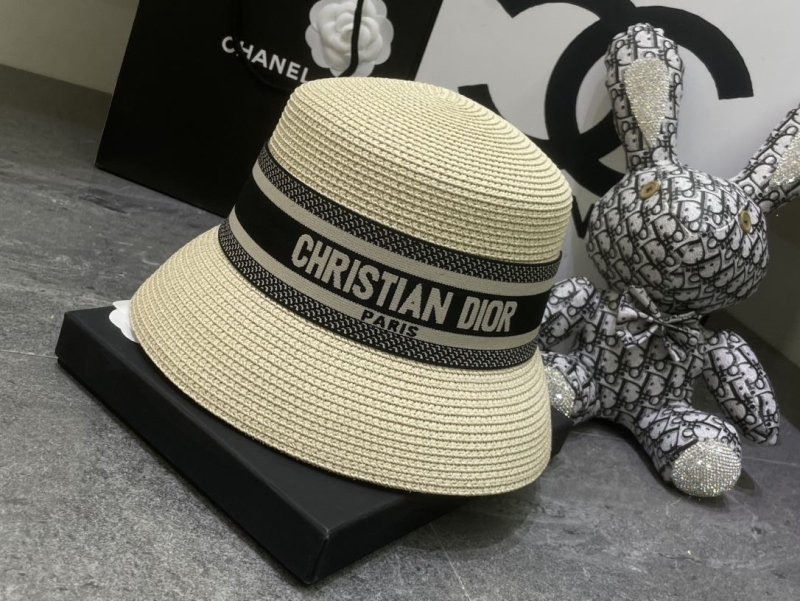 CHRISTIAN DIOR